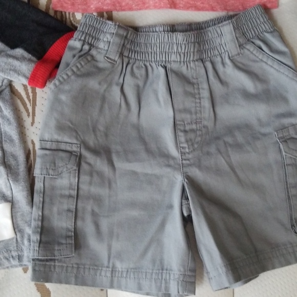 Toddler boy 3 shirts with free pair of shorts - Picture 5 of 5